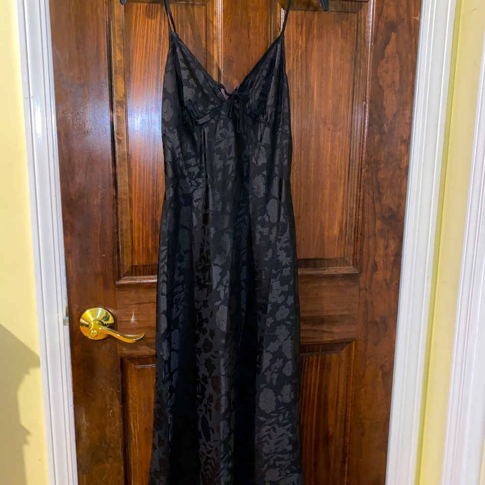 Vintagey slip on dress . With floral like patterns